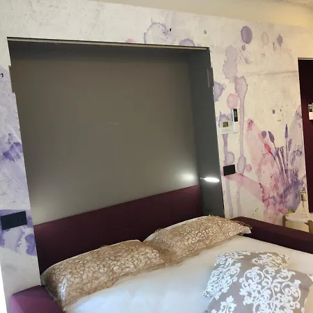 Serendipity West - 2 *